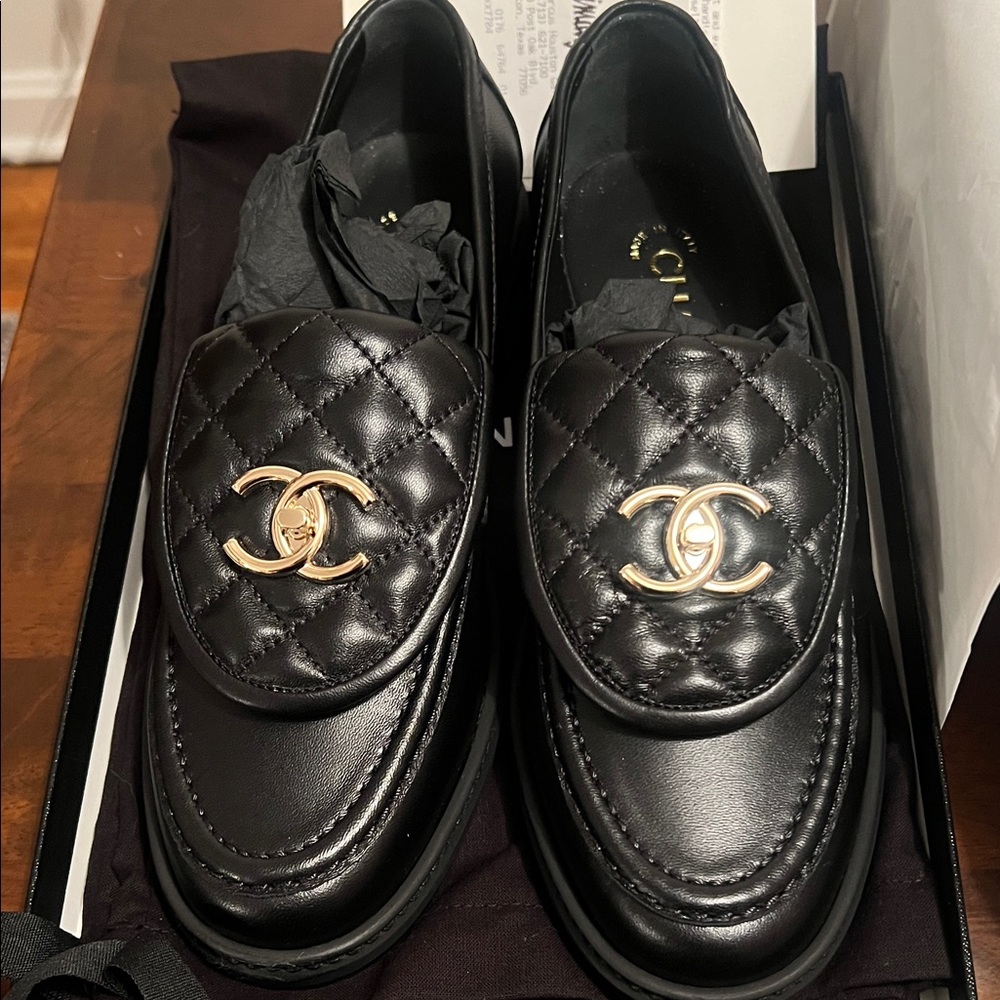 CHANEL REV Lambskin Moccasins / Quilted CC Turnlock Loafers 38.5